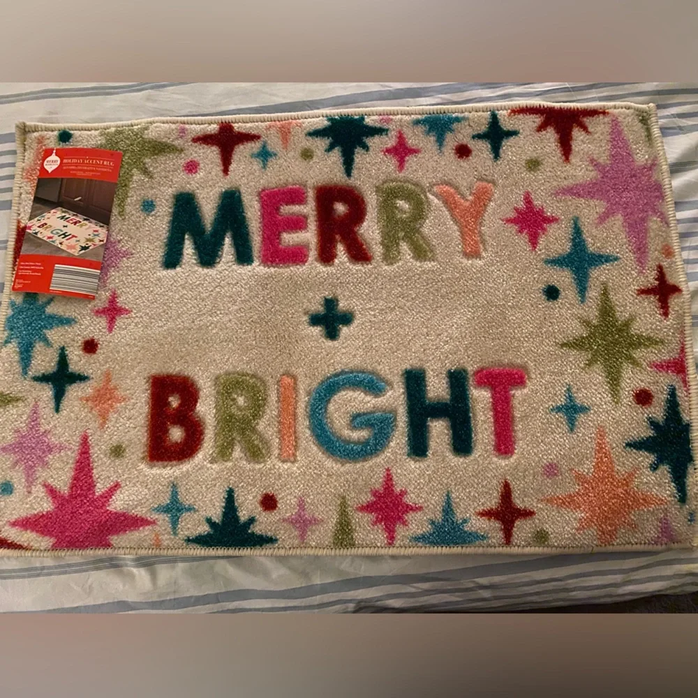 NWT Festive 'Christmas accent rug non skid Merry & Bright' Multicolor 20” x30”